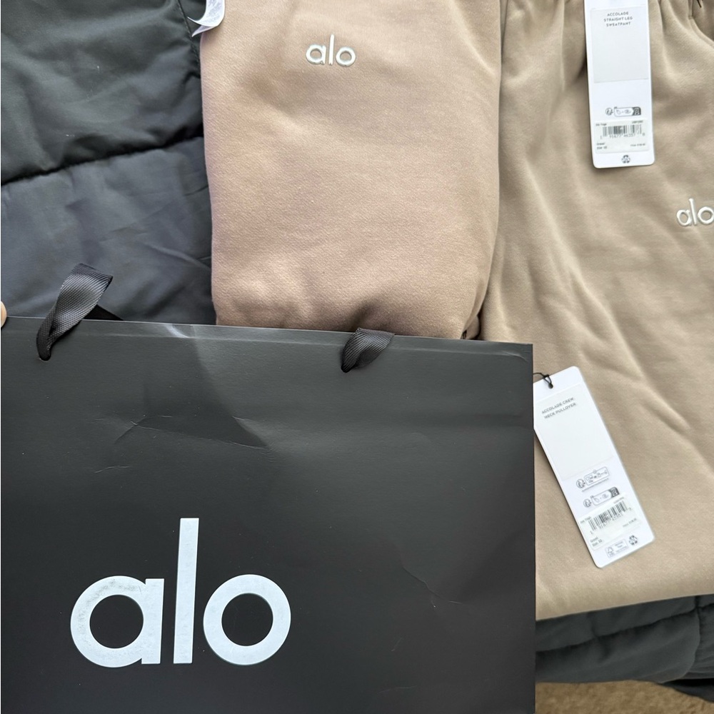 ALO Yoga mens Straight Leg Sweatpant - Gravel